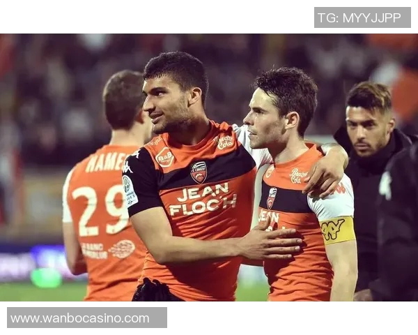 实时新闻赛后分析西安足球队与南京足球队在比赛中的战术灵活性对比探讨 实时新闻赛后分析西安足球队与南京足球队在比赛中的战术灵活性对比探讨